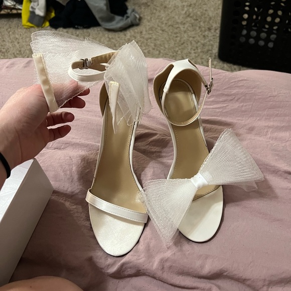 White open toe heel with bow - Picture 6 of 7